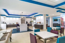 La Quinta Inn & Suites by Wyndham Latham Albany Airport