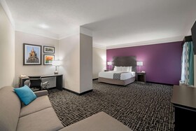 La Quinta Inn & Suites by Wyndham Latham Albany Airport