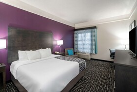 La Quinta Inn & Suites by Wyndham Latham Albany Airport