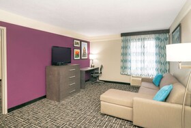 La Quinta Inn & Suites by Wyndham Latham Albany Airport