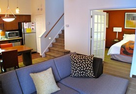 Albany Airport Inn & Suites