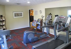 Albany Airport Inn & Suites