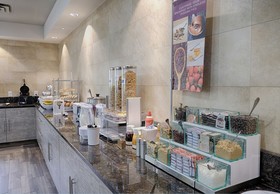Albany Airport Inn & Suites