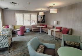 Albany Airport Inn & Suites