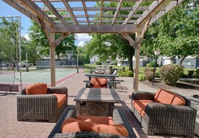 Albany Airport Inn & Suites