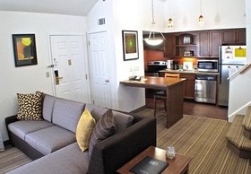 Albany Airport Inn & Suites