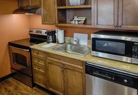 Albany Airport Inn & Suites