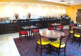 Albany Airport Inn & Suites