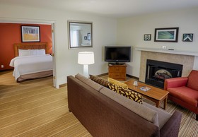 Albany Airport Inn & Suites