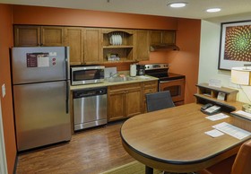 Albany Airport Inn & Suites