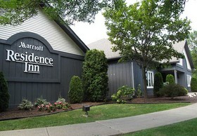 Albany Airport Inn & Suites