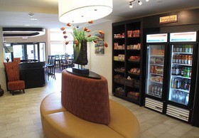 Albany Airport Inn & Suites