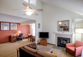 Albany Airport Inn & Suites