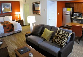 Albany Airport Inn & Suites