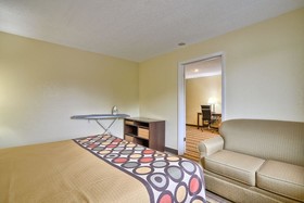 Super 8 by Wyndham Latham/Albany Airport