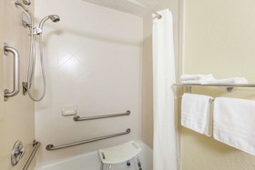 Super 8 by Wyndham Latham/Albany Airport