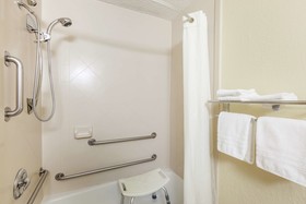 Super 8 by Wyndham Latham/Albany Airport