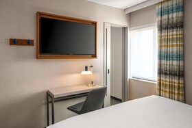 The Nedia, BW Signature Collection