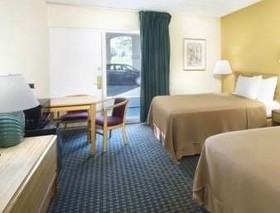 Howard Johnson by Wyndham Newburgh/West Point