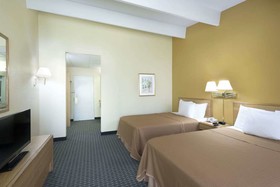Howard Johnson by Wyndham Newburgh/West Point