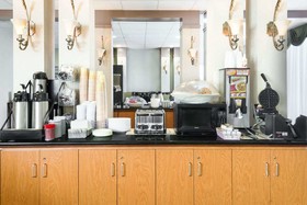 Howard Johnson by Wyndham Newburgh/West Point