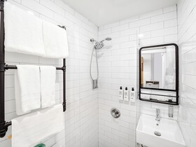 Be Home Hotel by LuxUrban Hotels