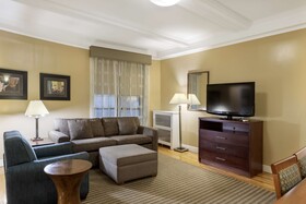 Best Western Plus Hospitality House