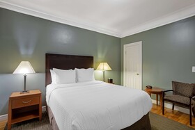 Best Western Plus Hospitality House