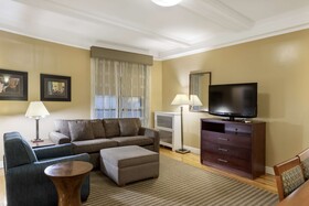 Best Western Plus Hospitality House