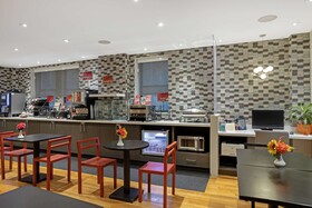 Best Western Plus Hospitality House