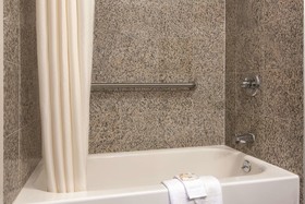 La Quinta Inn & Suites by Wyndham Brooklyn East