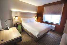 Holiday Inn Express Staten Island West
