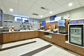 Holiday Inn Express Staten Island West