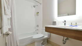 Holiday Inn Express Staten Island West