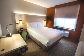 Holiday Inn Express Staten Island West