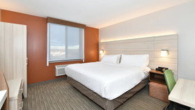 Holiday Inn Express Staten Island West