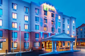 Holiday Inn Express Staten Island West
