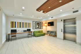 Holiday Inn Express Staten Island West