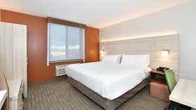 Holiday Inn Express Staten Island West