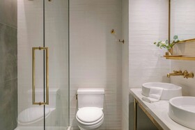 The Merchant Hotel, Sonder