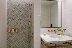 The Merchant Hotel, Sonder