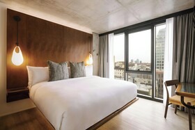 The Merchant Hotel, Sonder