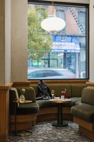 The Merchant Hotel, Sonder