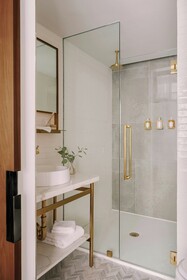 The Merchant Hotel, Sonder