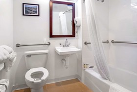 Avion Inn Near LGA Airport, Ascend Hotel Collection