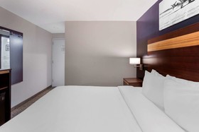 Avion Inn Near LGA Airport, Ascend Hotel Collection