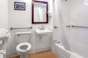 Avion Inn Near LGA Airport, Ascend Hotel Collection