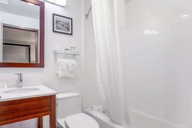 Avion Inn Near LGA Airport, Ascend Hotel Collection