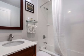 Avion Inn Near LGA Airport, Ascend Hotel Collection