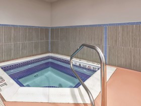 La Quinta Inn & Suites by Wyndham Niagara Falls